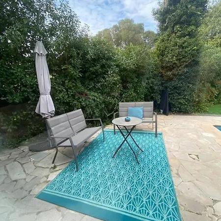 Superb Villa, Swimming Pool, Secluded Gardens *