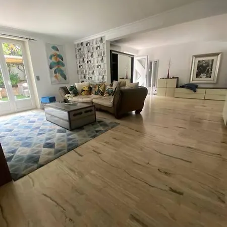 Superb Villa, Swimming Pool, Secluded Gardens Villa *