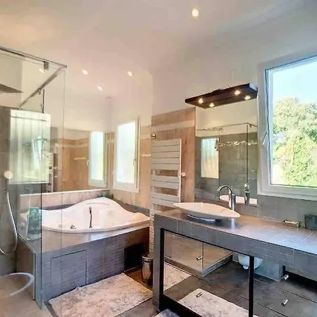 Villa Superb Villa, Swimming Pool, Secluded Gardens Cannes