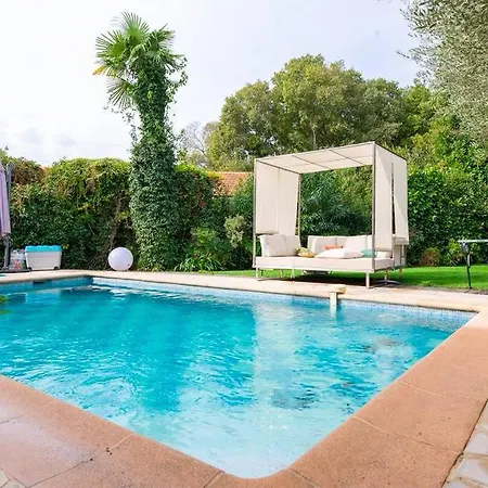 Superb Villa, Swimming Pool, Secluded Gardens Villa