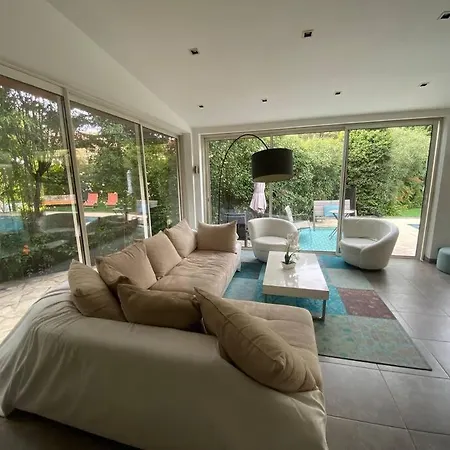 Superb Villa, Swimming Pool, Secluded Gardens *