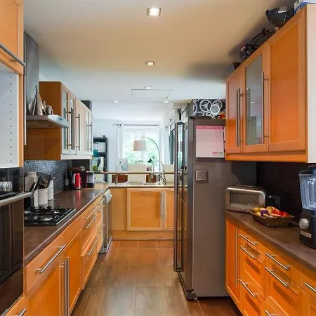Superb Villa, Swimming Pool, Secluded Gardens Villa *