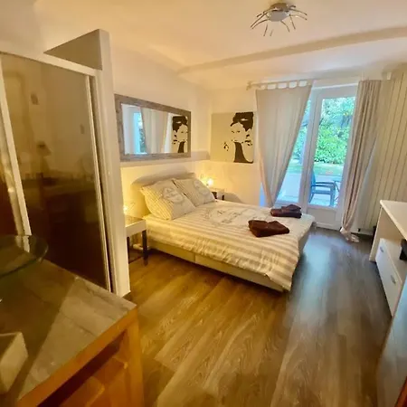 Villa Superb Villa, Swimming Pool, Secluded Gardens *
