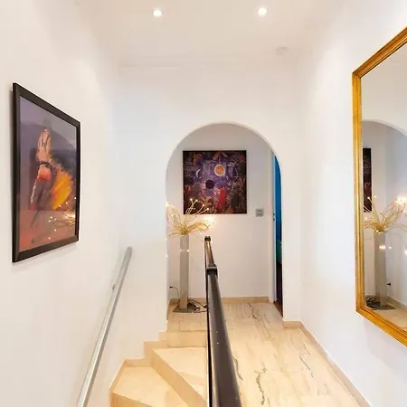 Superb Villa, Swimming Pool, Secluded Gardens