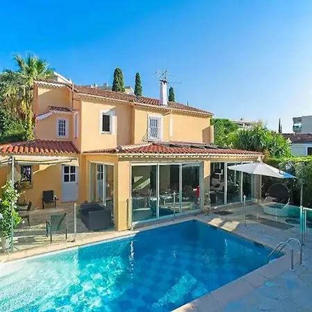 Superb Villa, Swimming Pool, Secluded Gardens Villa